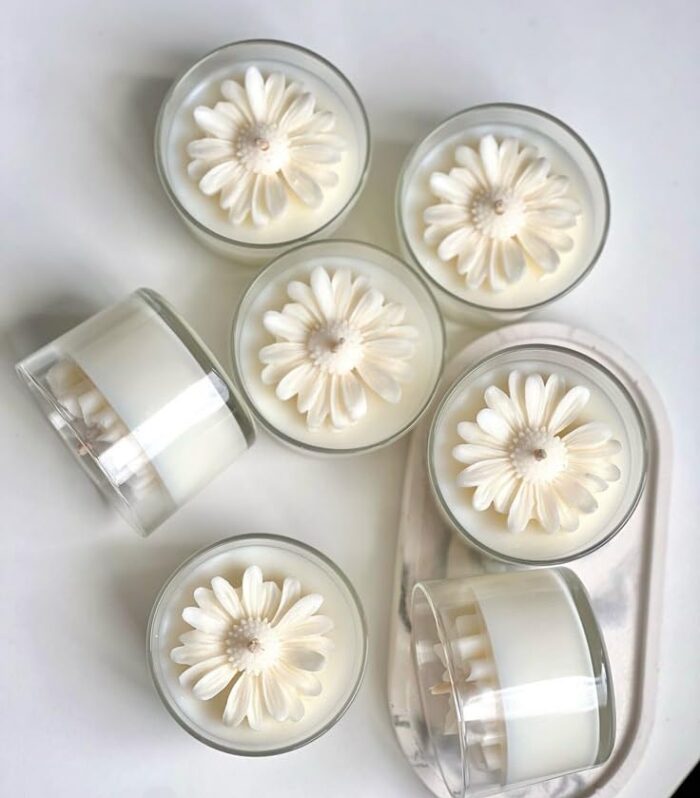 White Daisy Flower Aroma Candle